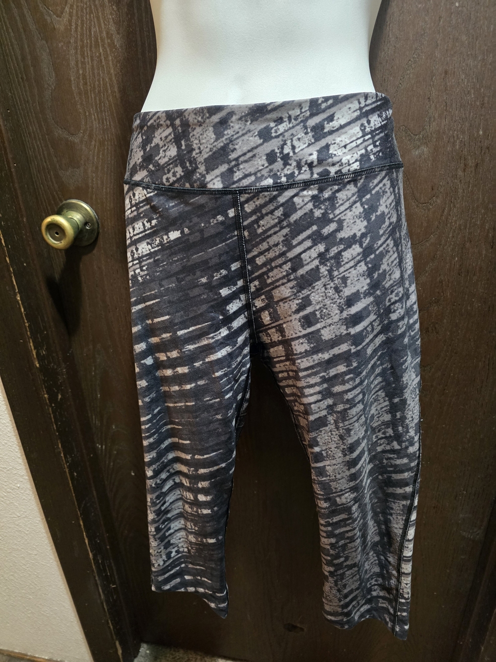 LG Under Armour Compression Top in Gray and Black Tie-Dye
